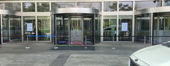 삼성 DSR 사옥 앞에 바리케이드가 쳐진 모습. [독자 제공]