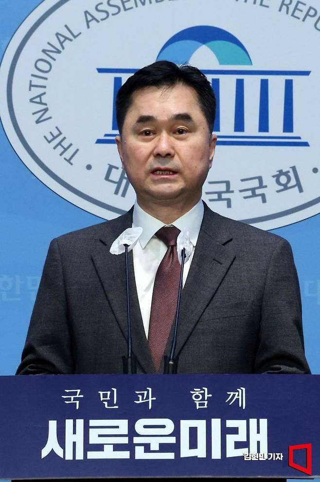 김종민 새로운미래 공동대표가 27일 국회에서 인재영입 발표 기자회견을 하고 있다. 사진=김현민 기자 kimhyun81@
