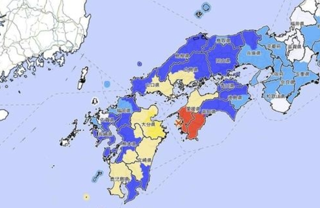 일본 시코쿠에 17일 밤 11시쯤 일어난 지진 지점이 지도에 붉은색으로 표시돼 있다. ⓒ NHK 방송 홈페이지 캡처