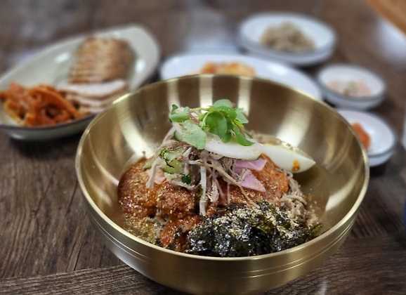 '메밀의 고향' 비빔냉면 [사진=카름스테이]
