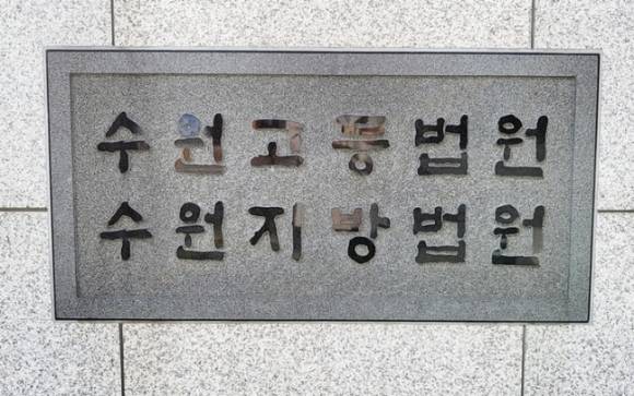 초등학생 아들 두 명을 상습적으로 학대해 온 계모와 이를 묵인한 친부가 실형을 선고받았다. 본 기사와 무관한 이미지.  [사진=뉴시스]