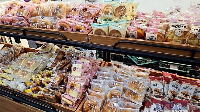 1000원 빵집에 진열돼있는 빵들. /사진=김영리 기자