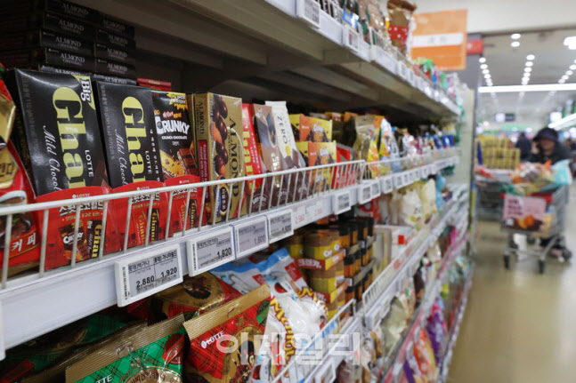 대형마트에 진열된 가나 초콜릿 (사진=연합뉴스)