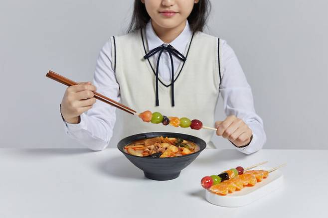 '마라탕후루'는 마라탕을 먹고 후식으로 탕후루를 먹는 MZ(20·30)세대 사이 은어다. 다만 이 음식들은 염도와 당도가 매우 높아 건강상의 문제를 야기할 수 있다. [사진=게티이미지뱅크]