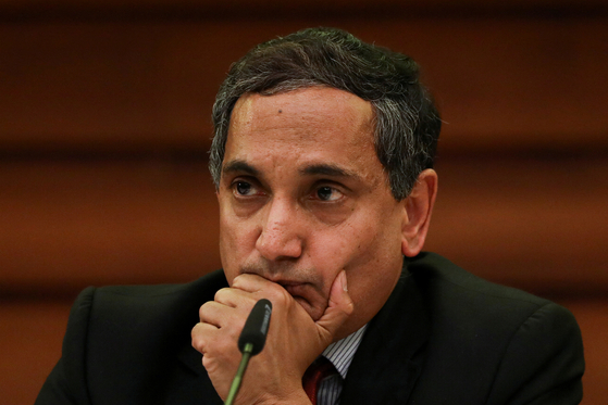 Krishna Srinivasan, Director of the Asia and Pacific Department at the International Monetary Fund, reacts during a news conference at the Sri Lanka's Central Bank premises, in Colombo, Sri Lanka May 15, 2023. [REUTERS/YONHAP]