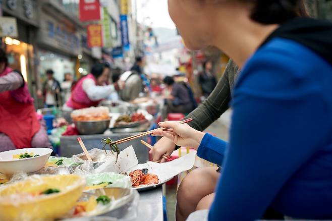 KB국민카드가 지난해 기준 전통시장 카드매출 데이터를 공개했다./사진=이미지투데이