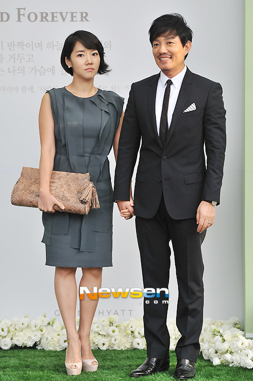 결혼 14년 만에 이혼 소송중인 이범수 이윤진 부부(뉴스엔 DB)