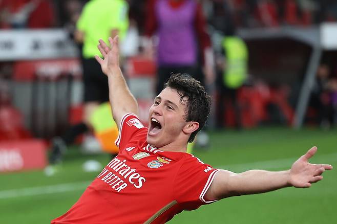 ▲ 맨체스터 유나이티드의 관심을 받는 벤피카 중앙 미드필더 주앙 네베스. ⓒ연합뉴스/AFP/EPA/REUTERS