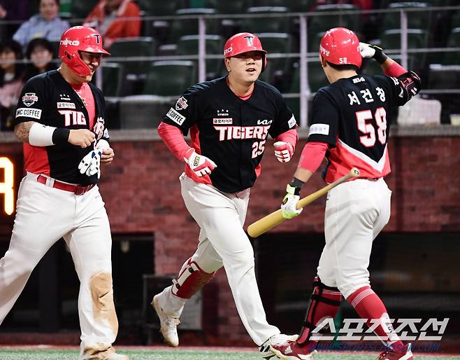 18일 인천 SSG랜더스필드에서 열린 KBO리그 SSG와 KIA의 경기. 6회 3점 홈런을 날린 KIA 이우성. 인천=송정헌 기자songs@sportschosun.com/2024.04.18/