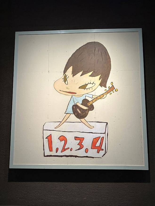 아오모리 현대미술관에 전시돼 있는 나라 요시토모의 악동 소녀 캐릭터. 사진=김경민 도쿄특파원