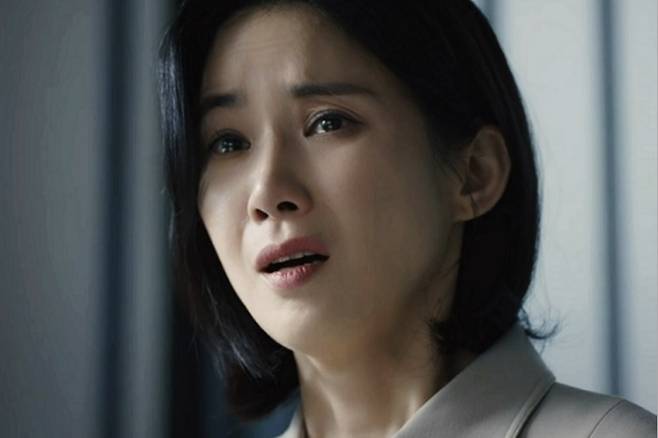 하연주 부친 하재필을 만나러 온 나문영은 그가 친부란 사실을 알고 충격에 빠진다. 사진 ㅣ쿠팡플레이