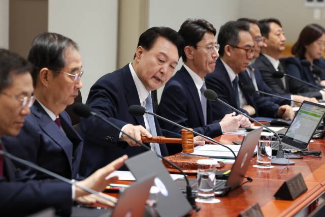 ▲윤석열 대통령이 16일 서울 용산 대통령실 청사에서 열린 국무회의에서 개회 선언을 하고 있다. ⓒ연합뉴스