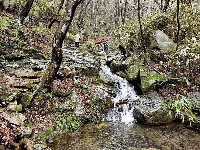 화암사 가는 길 계곡.&nbsp;&nbsp;