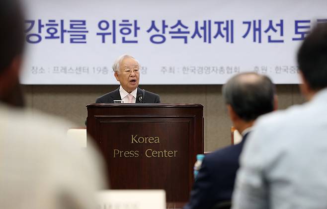 손경식 한국경영자총협회장이 2019년 5월28일 서울 중구 한국프레스센터에서 열린 '글로벌 경쟁력 강화를 위한 상속세제 개선 토론회'에서 인사말을 하고 있다. ⓒ연합뉴스