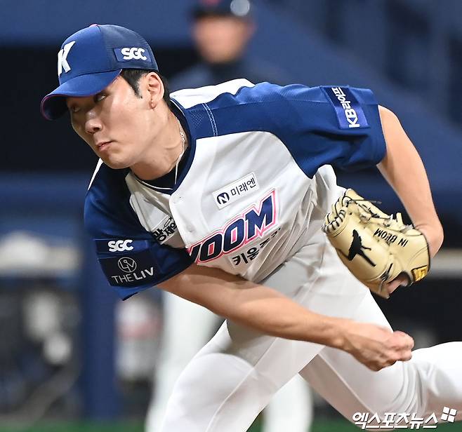 21일 서울 잠실구장에서 열린 2024 신한 SOL Bank KBO리그 키움 히어로즈와 두산 베어스의 더블헤더 2차전, 두산이 9회말 2아웃 양석환의 내야안타로 극적인 2-1 끝내기 승리를 거뒀다. 키움 선발투수 김인범은 5이닝 무실점으로 호투했으나 승리와 인연을 맺지 못했다. 엑스포츠뉴스DB