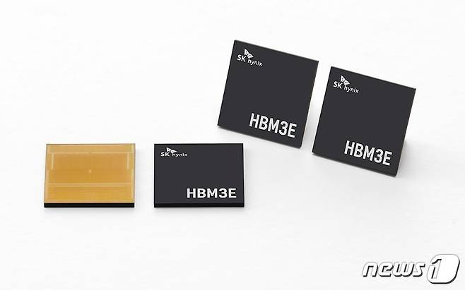 SK하이닉스의 5세대 고대역폭메모리 'HBM3E' (SK하이닉스 제공) ⓒ News1 강태우 기자