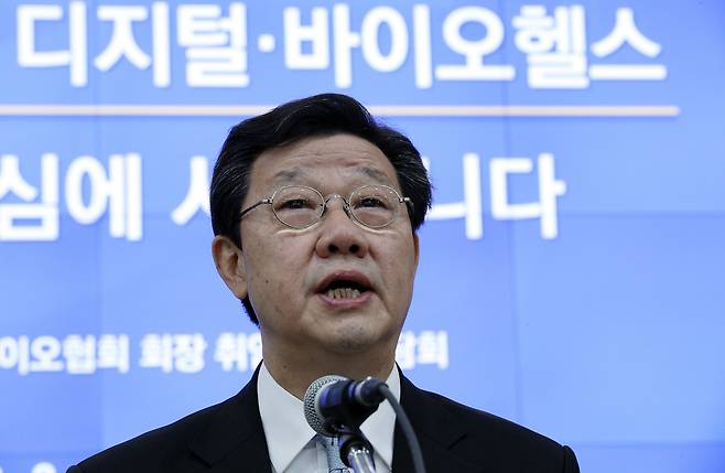 노연홍 한국제약바이오협회 회장이 정부가 추진하는 의료개혁특별위원회 위원장으로 선임됐다. 사진은 취임 기자간담회를 하고 있는 모습./뉴스1
