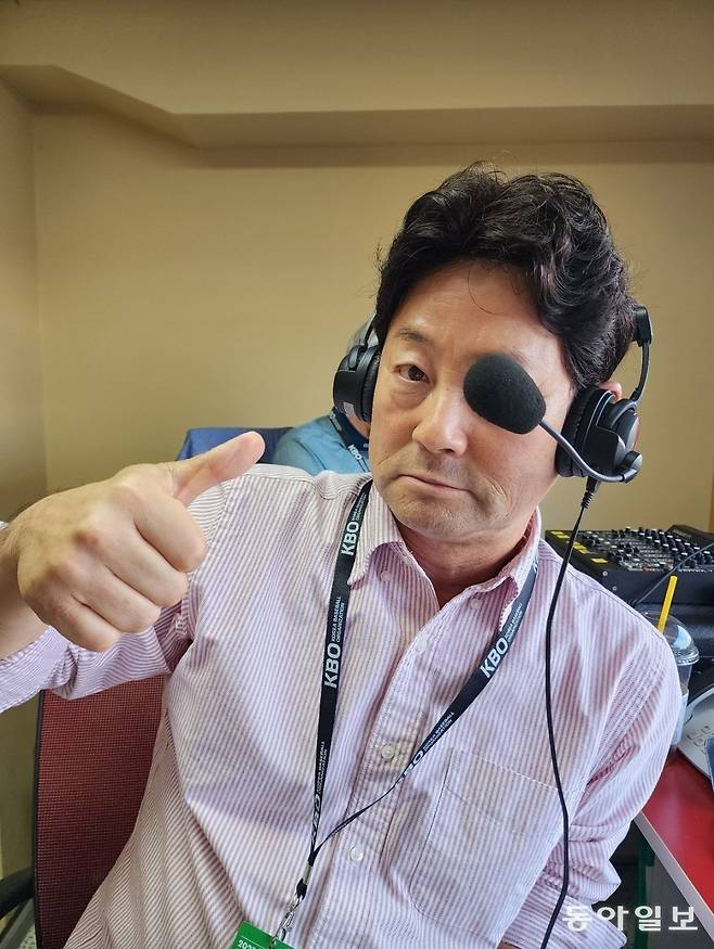 김용국 TBC 해설위원의 장난스러운 모습.   김용국 제공