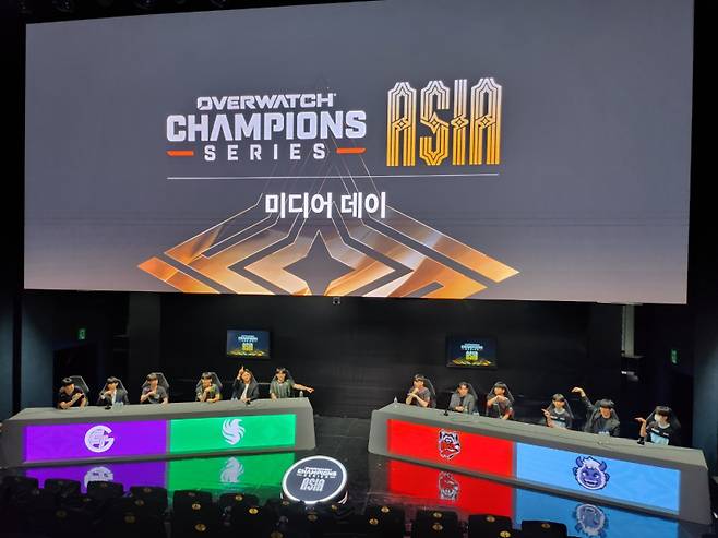 OWCS 아시아에 출전하는 4개 한국 팀 선수와 코치들이 22일 서울 충무로 WDG e스포츠 스튜디오에서 열린 미디어데이에서 대회 우승팀을 예측하고 있다. IS포토