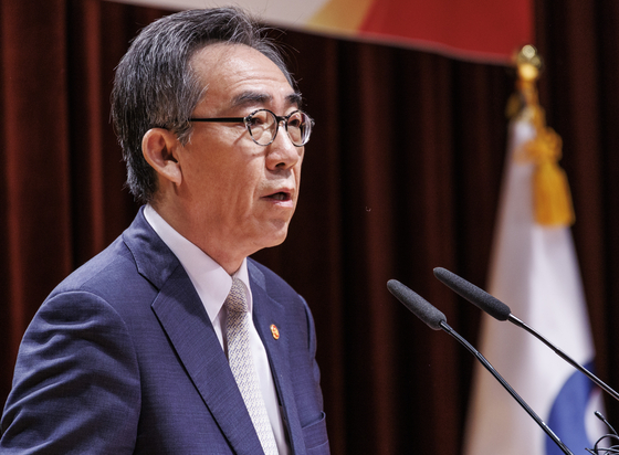Foreign Minister Cho Tae-yul gives an opening speech at the annual conference of heads of overseas missions at the Ministry of Foreign Affairs building in Jongno District, central Seoul, on Monday. [YONHAP]