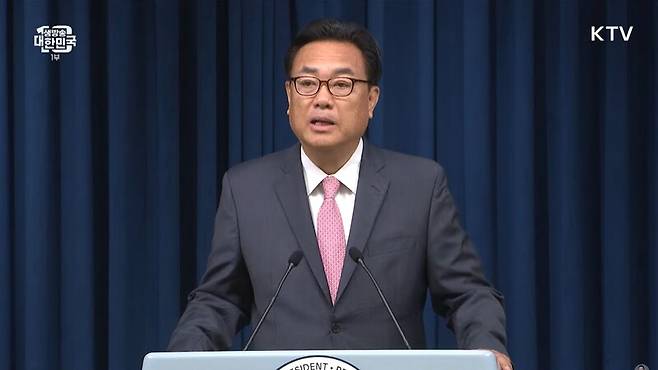 ▲정진석 신임 대통령 비서실장이 22일 용산 대통령실 브리핑룸에서 비서실장 수락 인사말을 하고 있다. 사진=KTV 영상 갈무리