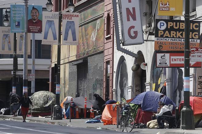 인구가 80만명인 미국 샌프란시스코의 노숙자는 7700명에 달한다. 텐트촌으로 변한 도심 상가 모습.  블룸버그