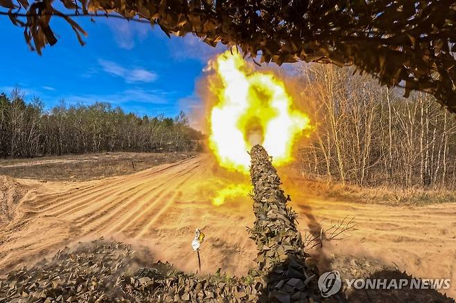 우크라이나 헤르손 지역에서 작전 중인 러시아군 탱크
[타스 연합뉴스 자료사진. 재판매 및 DB 금지]