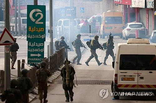 요르단강 서안 라말라 등에서 작전 벌이는 이스라엘군  [AFP=연합뉴스. 자료사진]