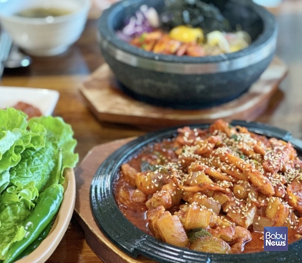 어머니 손맛을 자랑하는 시골친구. ⓒ비짓제주