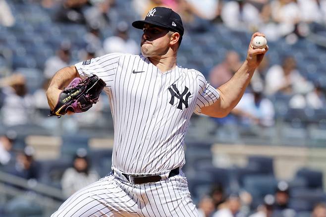 뉴욕 양키스 카를로스 로돈이 23일(한국시각) 오클랜드 애슬레틱스전에 등판해 힘차게 공을 던지고 있다. AFP연합뉴스