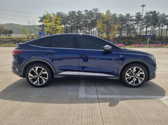 Q4 스포트백 e-트론 측면. [사진=홍성효 기자]