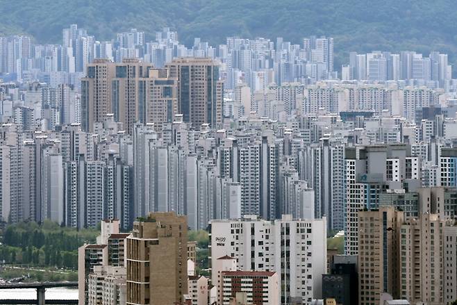 서울 남산에서 바라본 시내 아파트 전경. 사진=연합뉴스