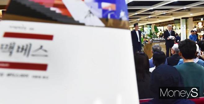 ▲ 유인촌 문체부 장관과맥베스 낭독하는 배우 황정민