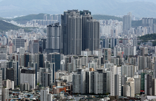 21일 남산에서 바라본 서울 아파트 모습. 연합뉴스