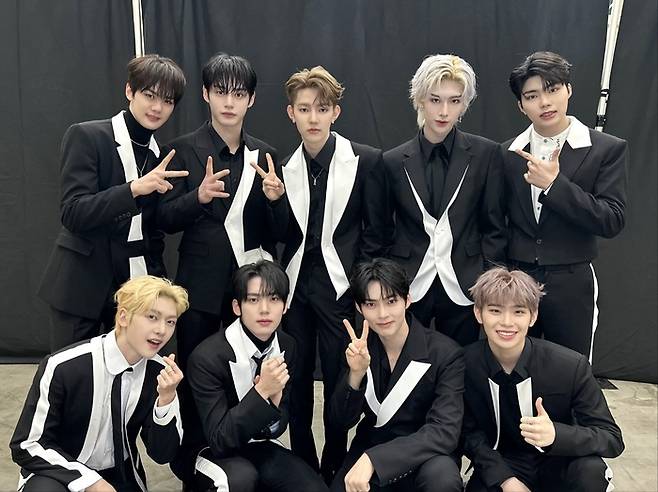 제로베이스원. 웨이크원