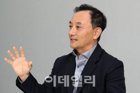 [이데일리 방인권 기자] 이광용 압타머사이언스 CBO가 지난 16일 경기도 판교 본사에서 이데일리와 만나 답변하고 있다.