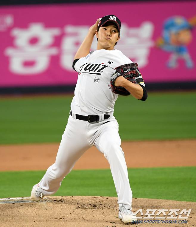 23일 수원KT위즈파크에서 열린 KBO리그 KT 위즈와 한화 이글스의 경기. KT 육청명이 역투하고 있다. 수원=박재만 기자 pjm@sportschosun.com/2024.04.23/