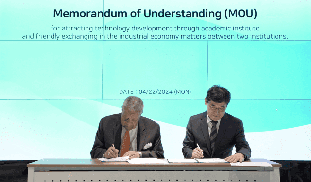 마음AI는 미국시장 진출 위한 조지아주 풀턴카운티와 22일 MOU를 맺었다. 오른쪽이 유태준 마음AI 대표.