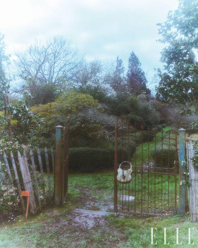 식물원으로 들어가는 비밀의 문과 그곳에서 만난 세계적인 까멜리아 전문가 쟝 토비.