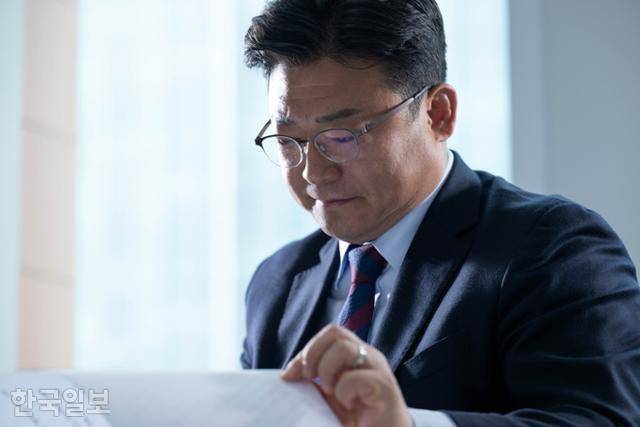 강명구 경북 구미을 당선자는 22일 한국일보와의 인터뷰에서 "2년 전 대선 때는 청년들의 목소리를 많이 듣기 위해 노력했지만 이번 총선에선 그런 노력이 부족했다"고 말했다.