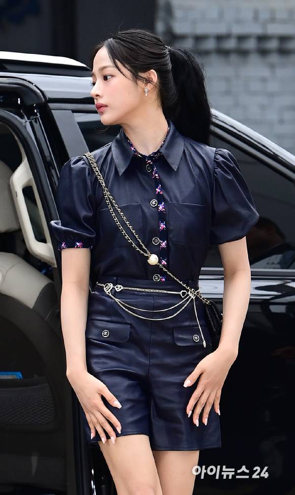 '황홀한 비주얼' 그룹 뉴진스 민지가 23일 오후 서울 성동구 성수동 인근에서 열린 샤넬 루쥬 알뤼르 팝업 행사에 참석하고 있다. [사진=정소희 기자]