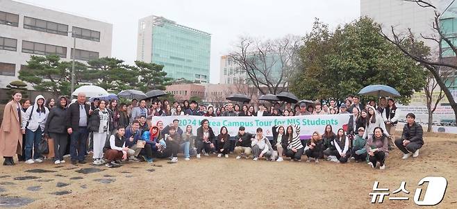 한국의 주요 대학 캠퍼스를 둘러본 카자흐스탄 나자르바예프 영재학교 교육여행(문체부 제공)