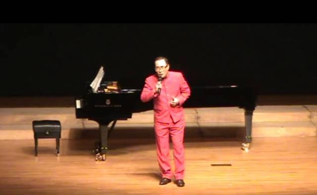 휘파람 연주가 황보서씨 공연 모습. 황씨 제공