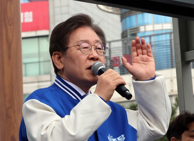 더불어민주당 이재명 대표가 지난달 28일 인천 부평역 북광장에서 열린 인천시당 총선 출정식에서 발언하고 있다. 뉴시스