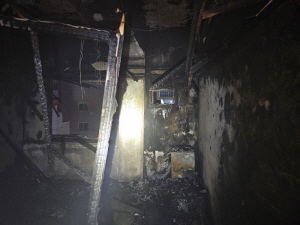 25일 오후 부산 남구의 한 아파트가 불에 탔다. 부산소방재난본부 제공