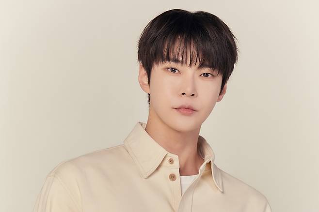 지난 19일 오후, 서울 성동구 SM엔터테인먼트 사옥에서 도영의 첫 앨범 '청춘의 포말' 라운드 인터뷰가 열렸다. SM엔터테인먼트 제공