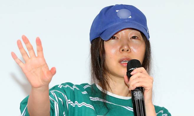 민희진 어도어 대표가 25일 서울 강남구 한국컨퍼런스센터에서 열린 긴급 기자회견에서 입장을 말하고 있다. 뉴시스