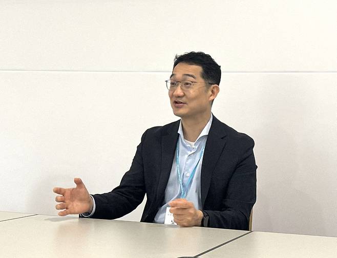 노용영 포스텍(포항공대) 교수는 26일 국제제주컨벤션센터(ICC)에서 열린 '한국화학공학회 2024년도 봄 총회 및 학술대회'에서 "인공지능(AI) 반도체 소자에 하프늄옥사이드가 주목받고 있다"고 말했다./제주=한국과학기자협회