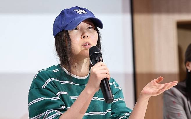 어도어 민희진 대표가 지난 25일 오후 서울 서초구 한국컨퍼런스센터에서 입장 발표 기자회견을 갖고 있다. 연합뉴스