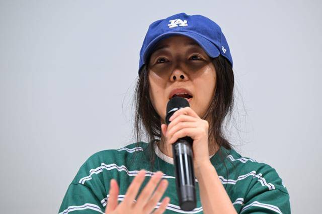 민희진 어도어 대표가 긴급 기자회견을 통해 하이브가 제기한 경영권 탈취 의혹 등에 정면 반박한 가운데, 하이브가 민 대표의 주장을 하나하나 반박했다. 박시몬 기자 simon@hankookilbo.com